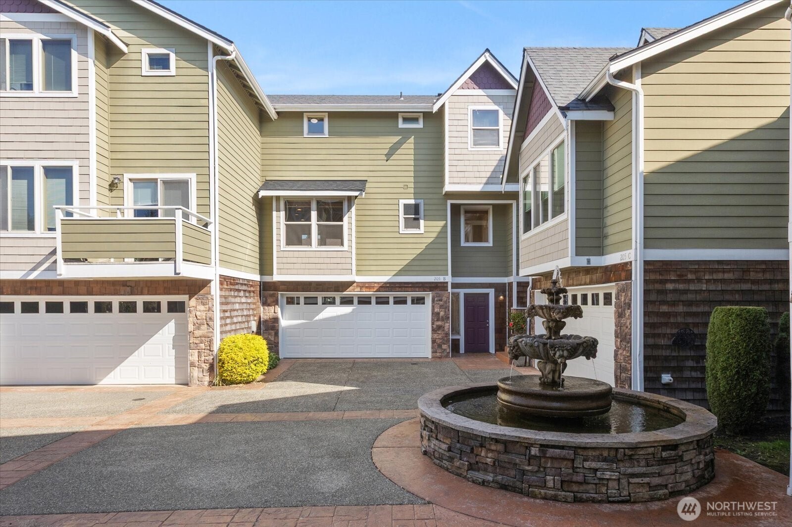 205 Avenue E Unit: B