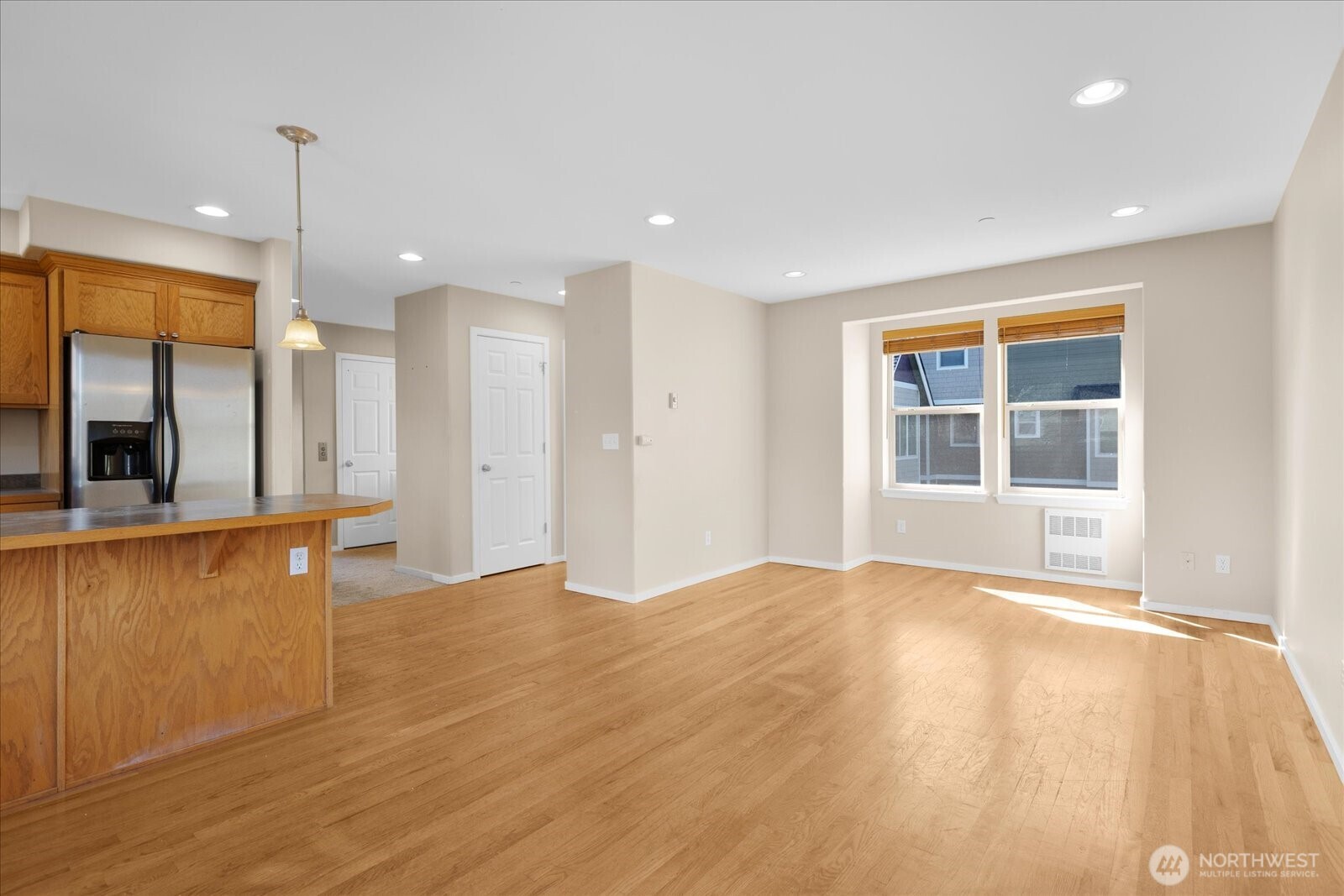 205 Avenue E Unit: B