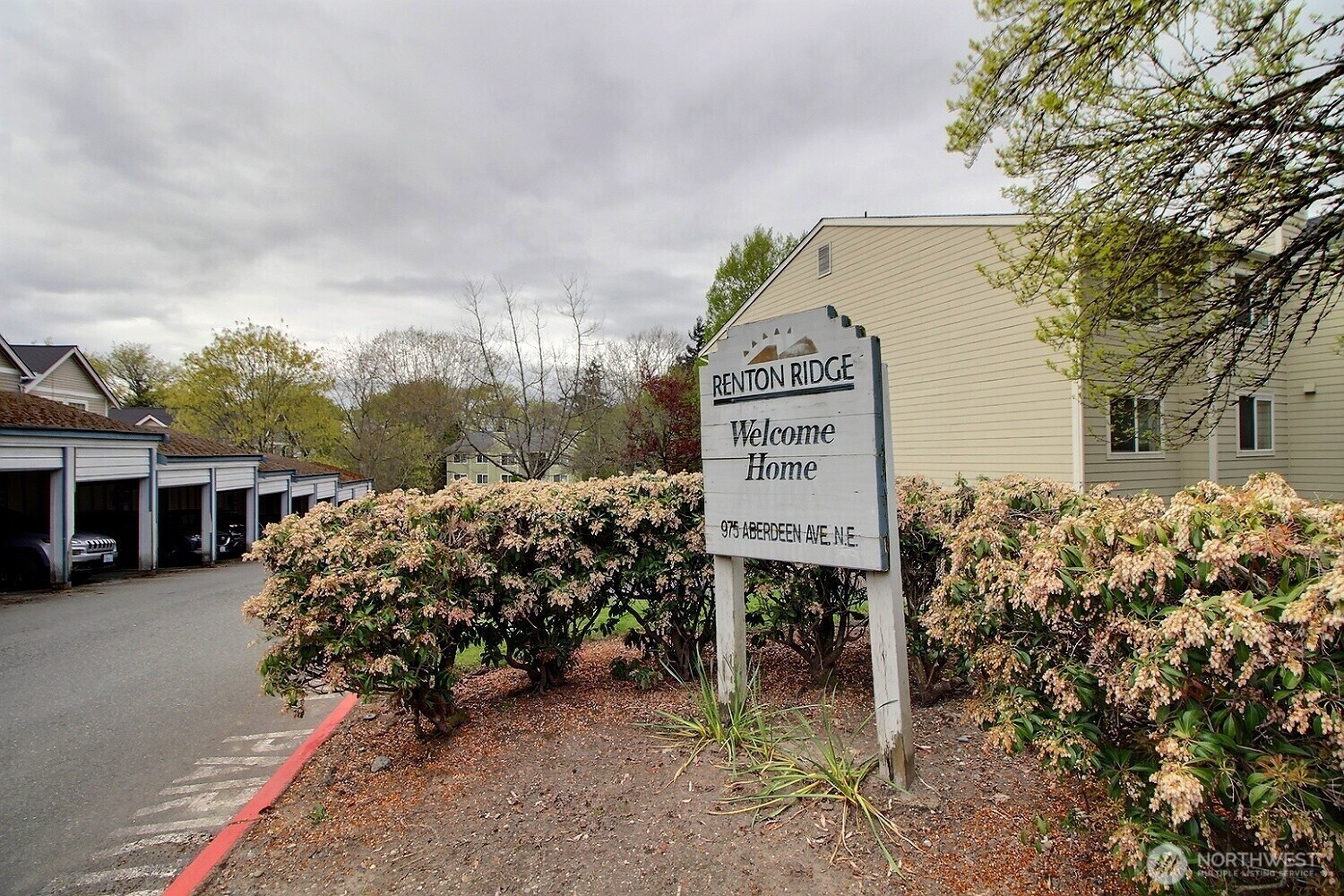 975 Aberdeen Avenue NE Unit: L202