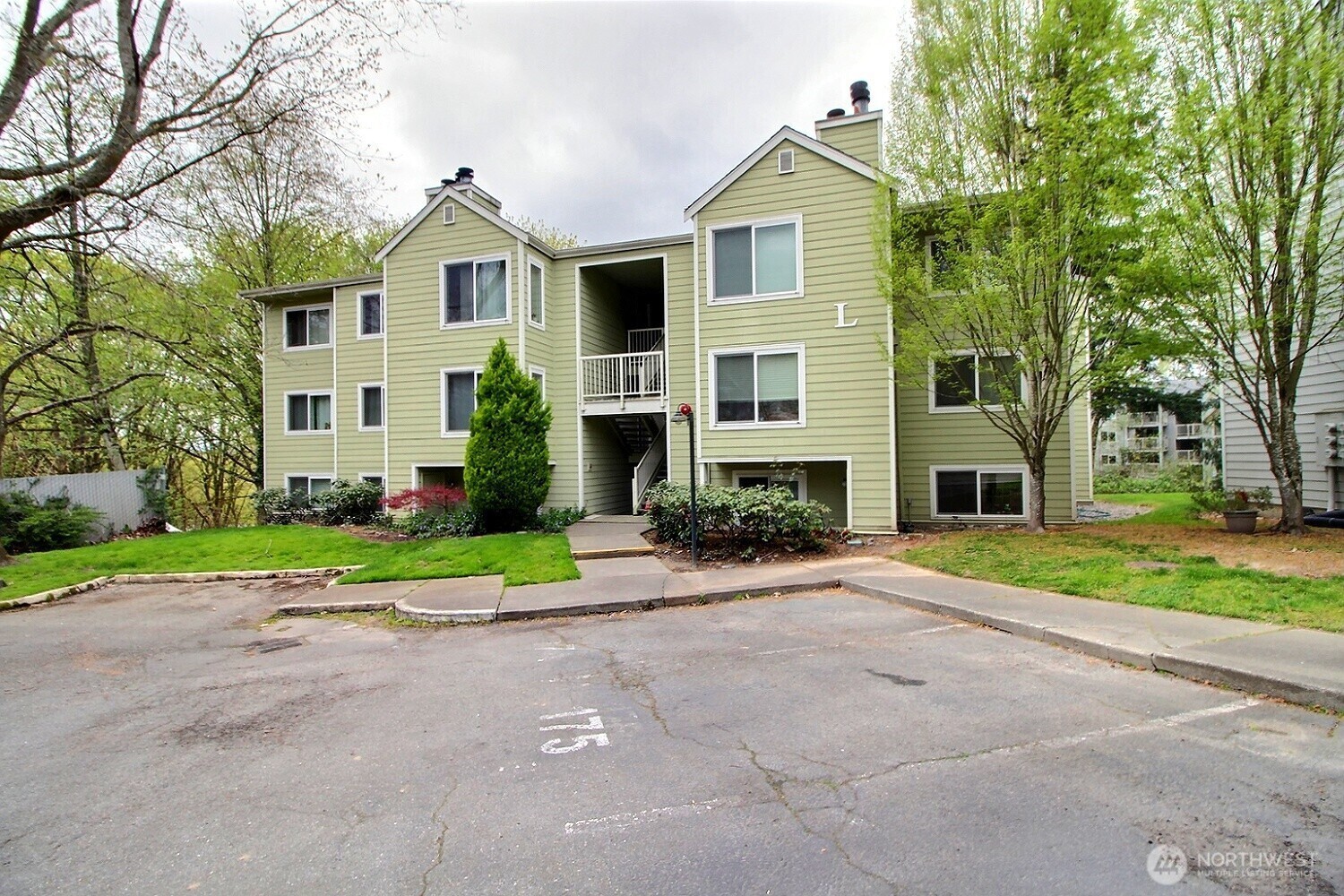 975 Aberdeen Avenue NE Unit: L202