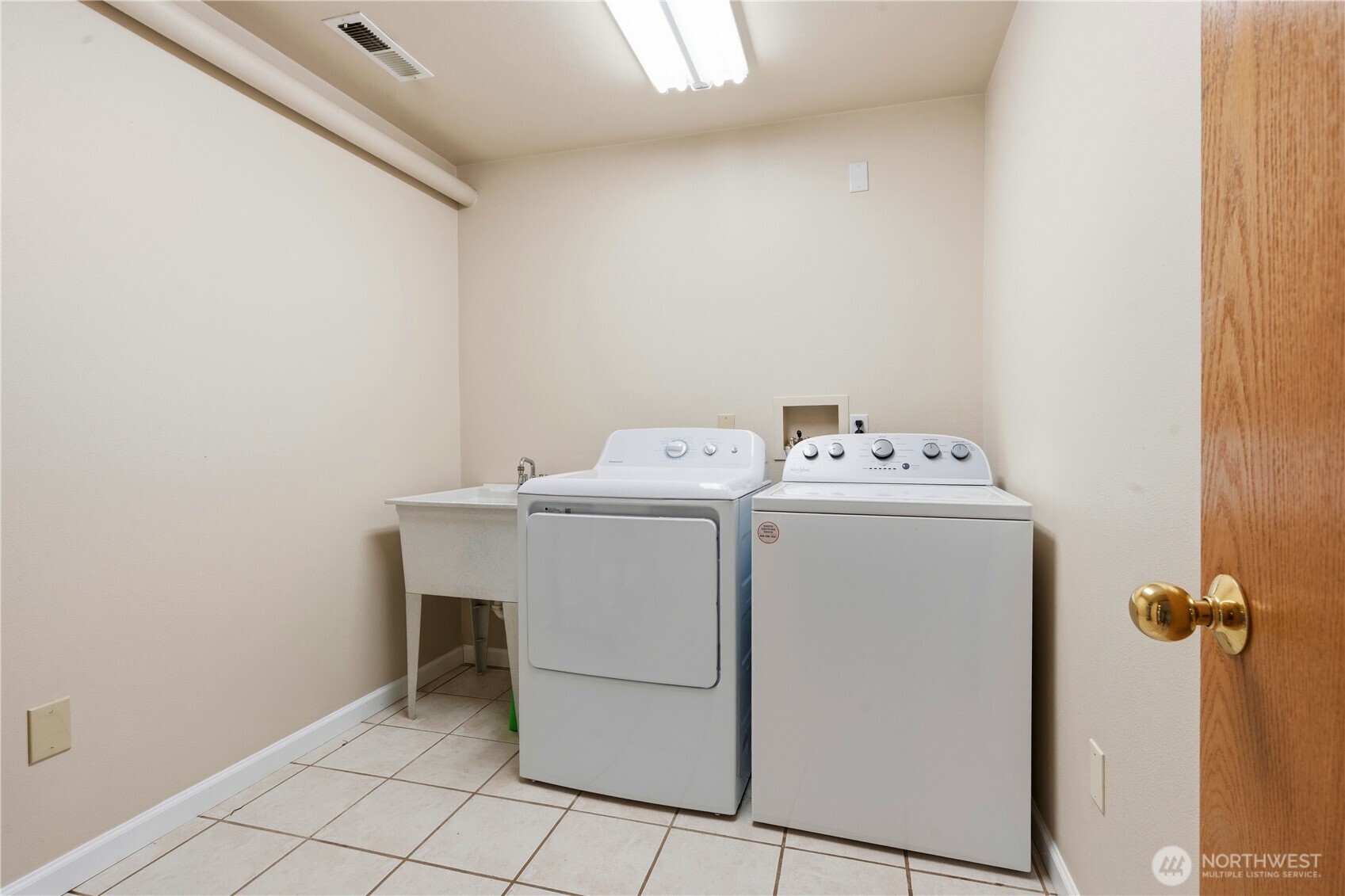 22109 93 Place W