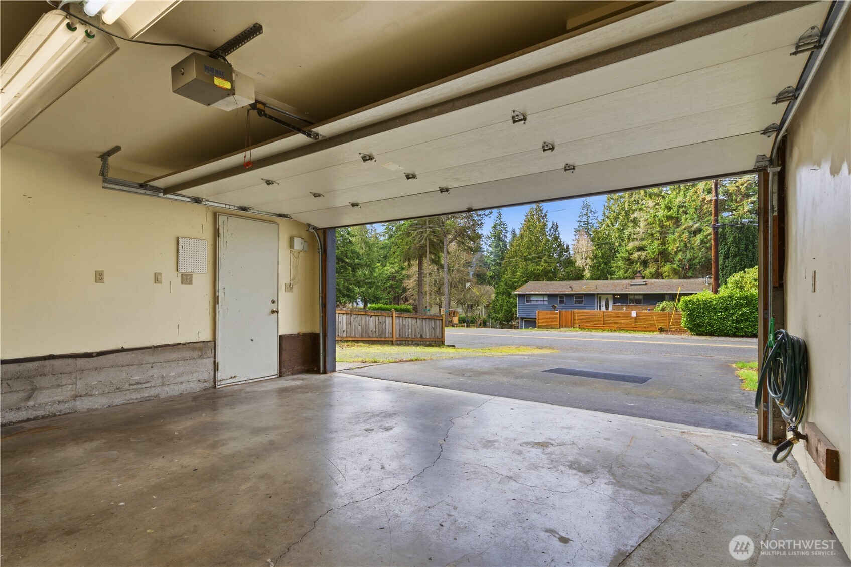 22109 93 Place W