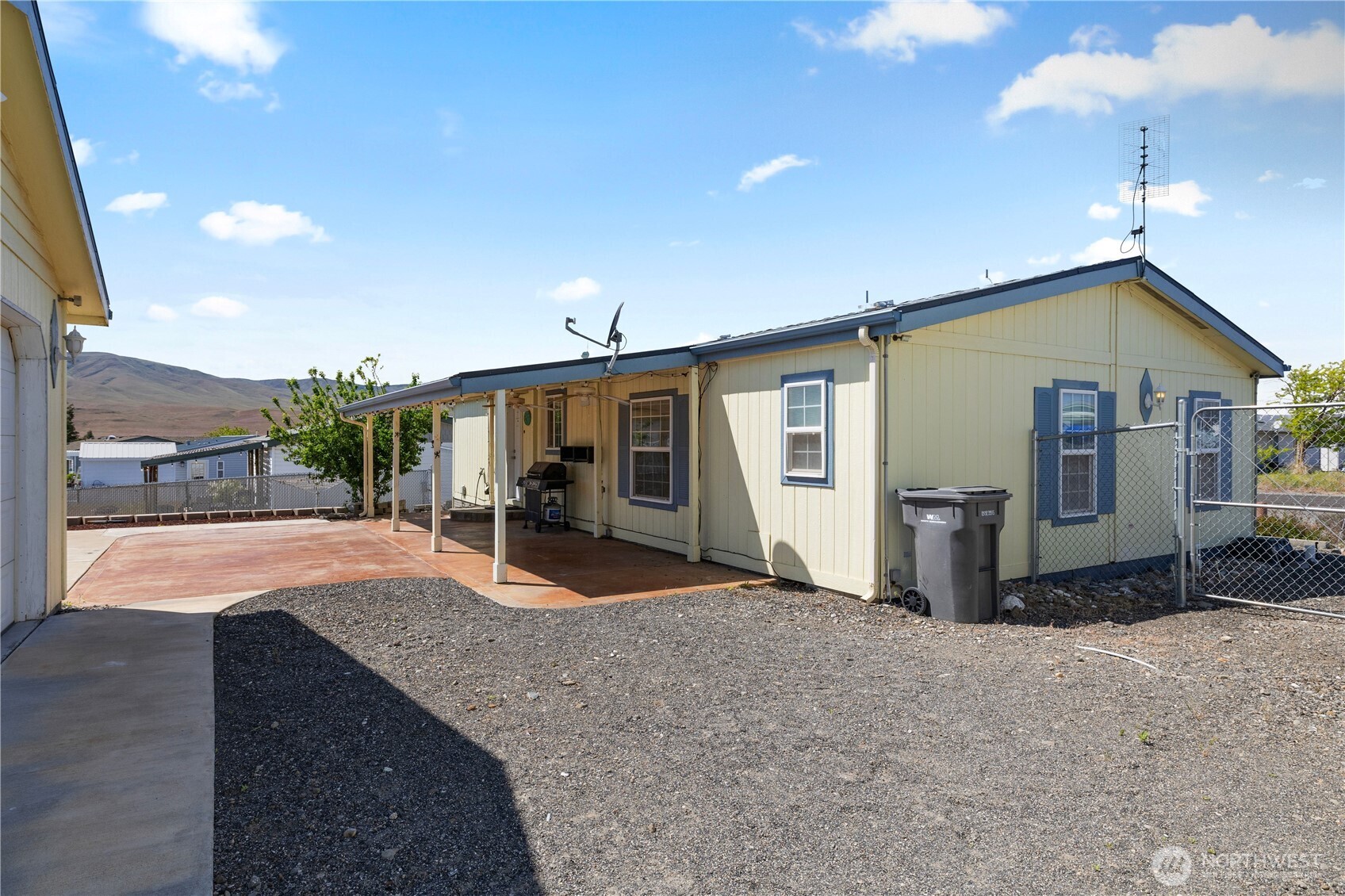 403 Apple Place SW