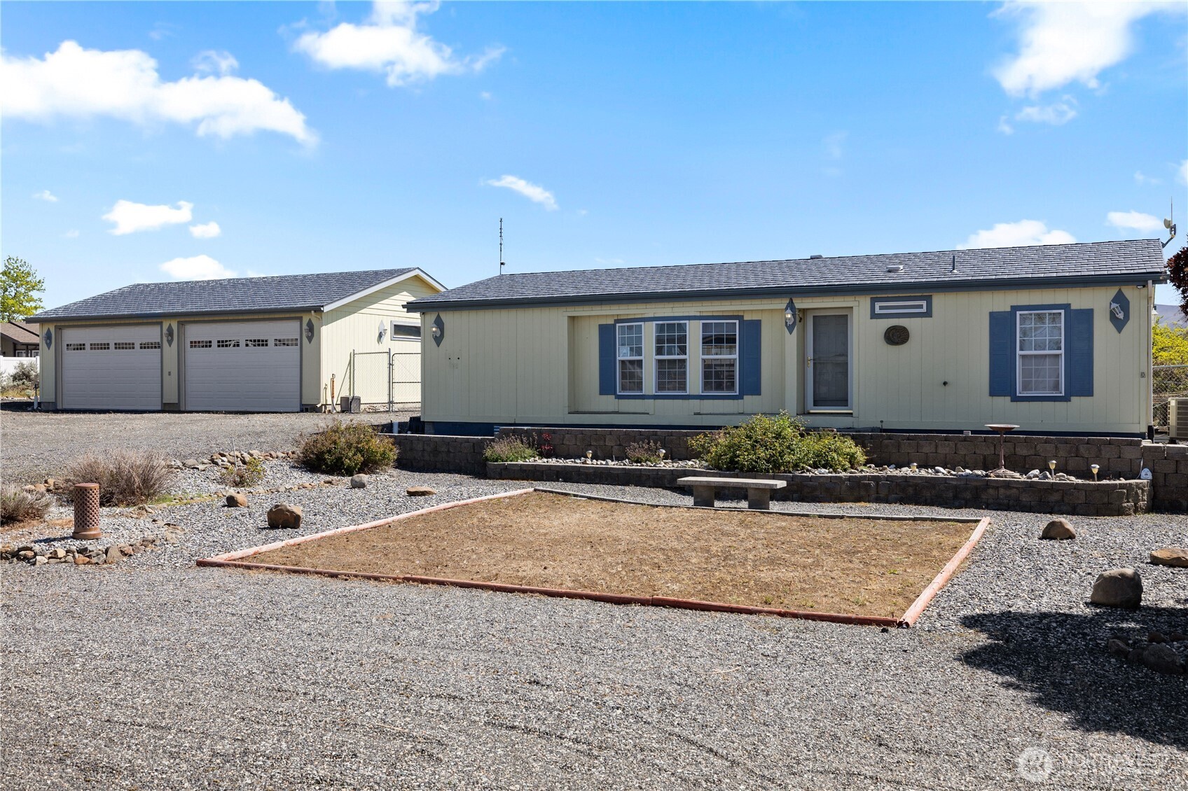 403 Apple Place SW