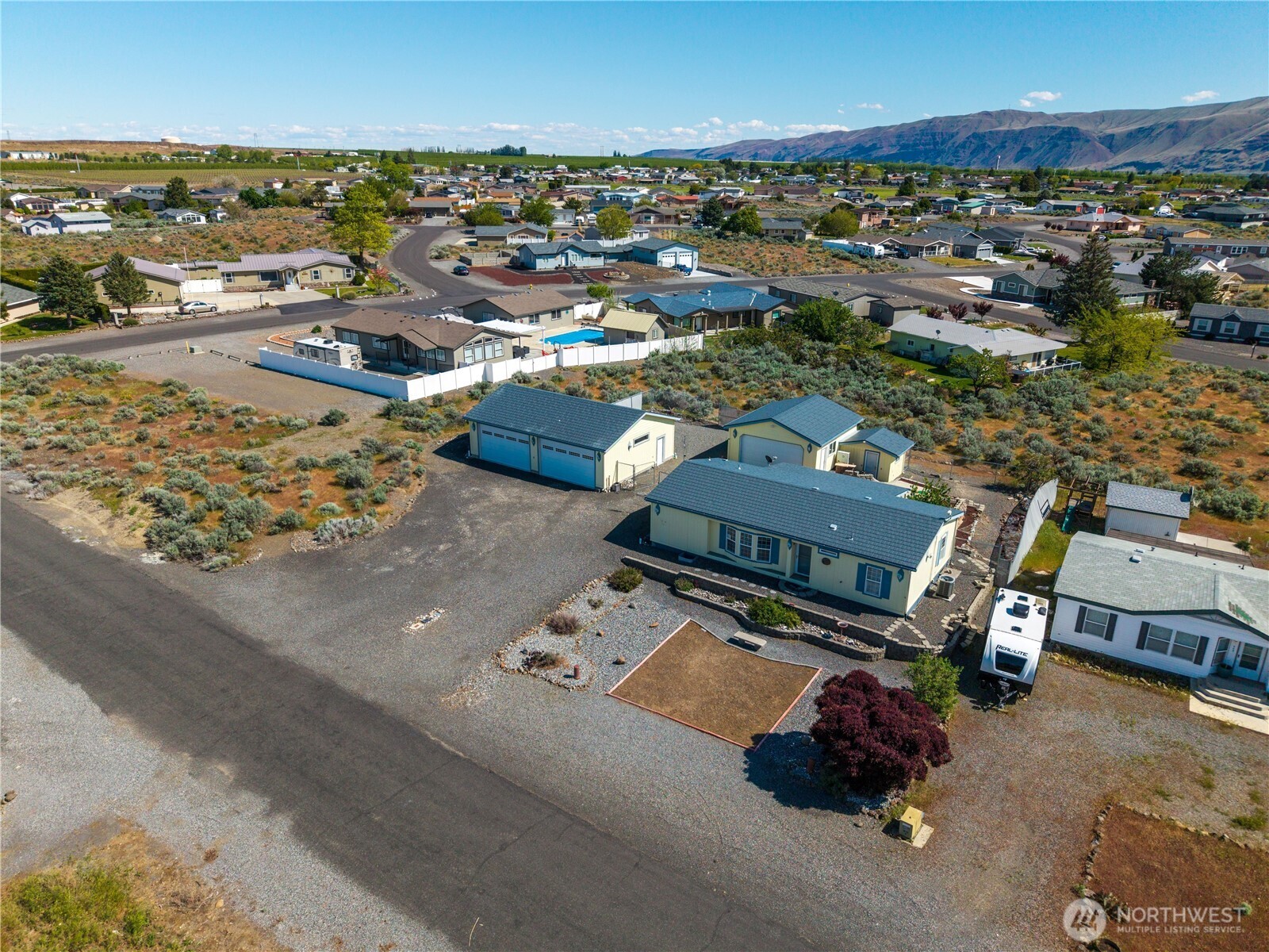 403 Apple Place SW