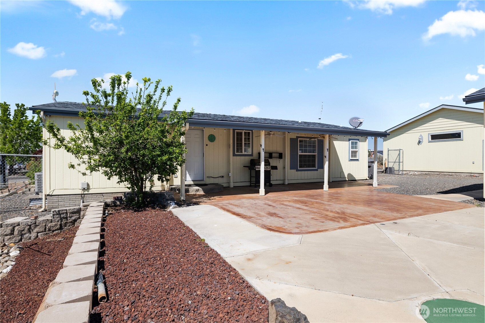 403 Apple Place SW
