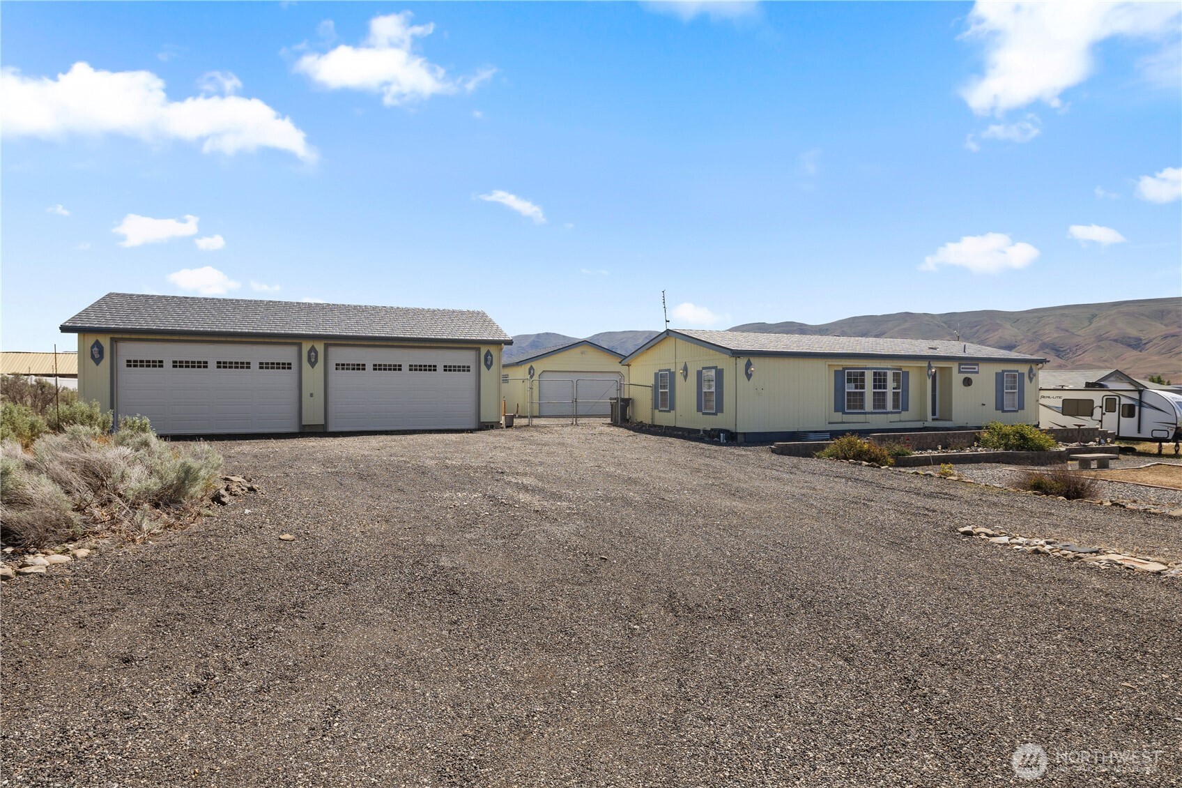 403 Apple Place SW