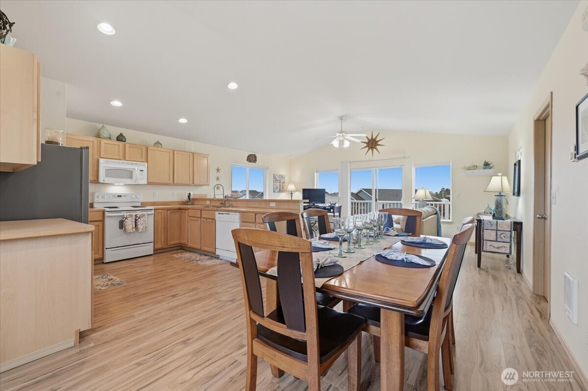1244 Camero Loop SW