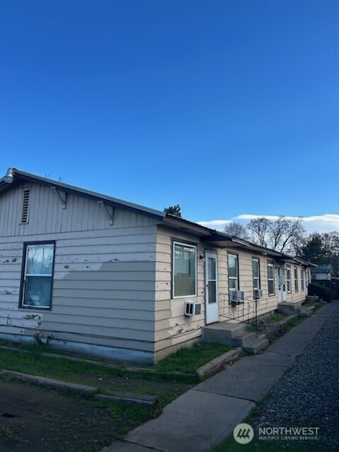705 N 1st Street