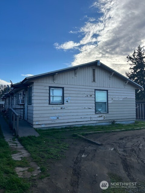 705 N 1st Street