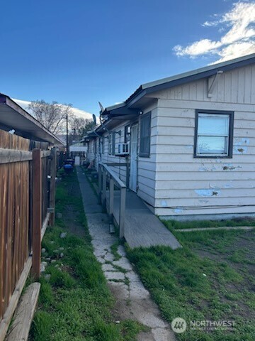 705 N 1st Street
