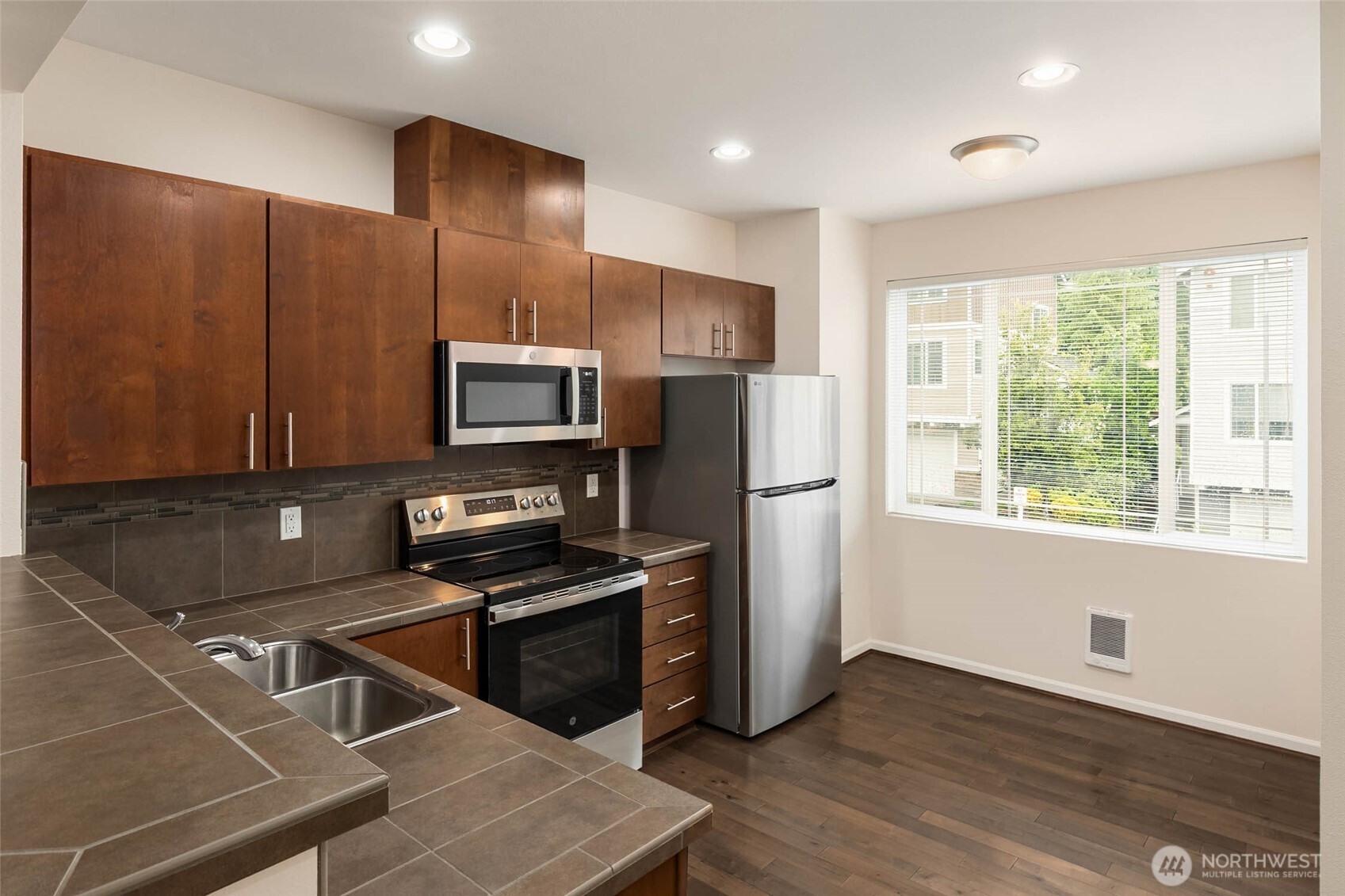 15720 Manor Way Unit: G4
