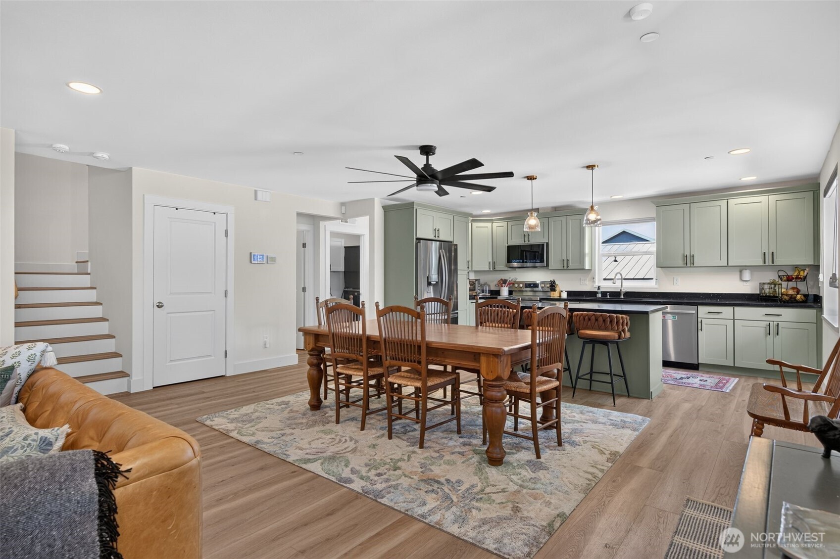 324 E 2nd Street Unit: B