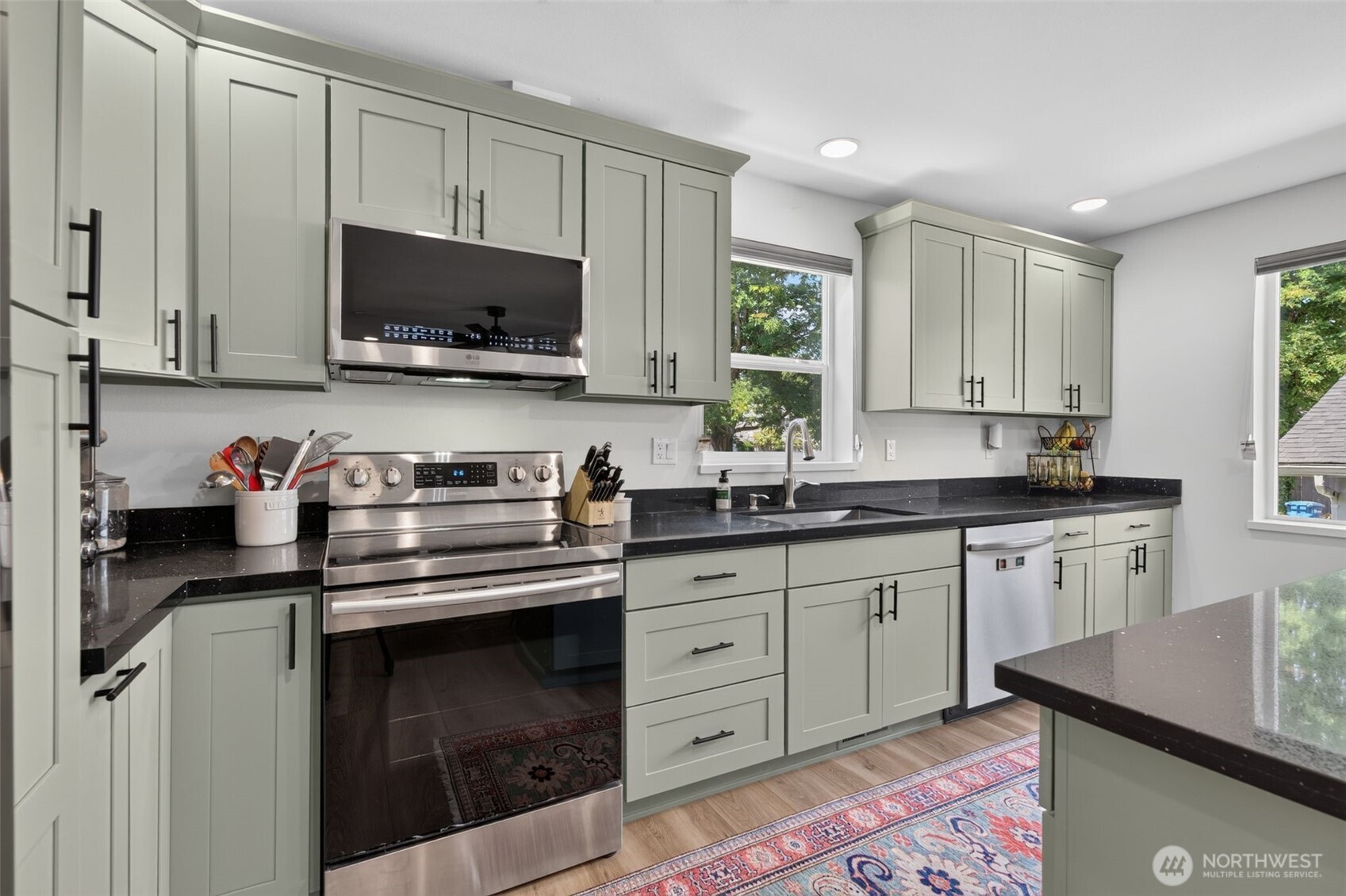 324 E 2nd Street Unit: B