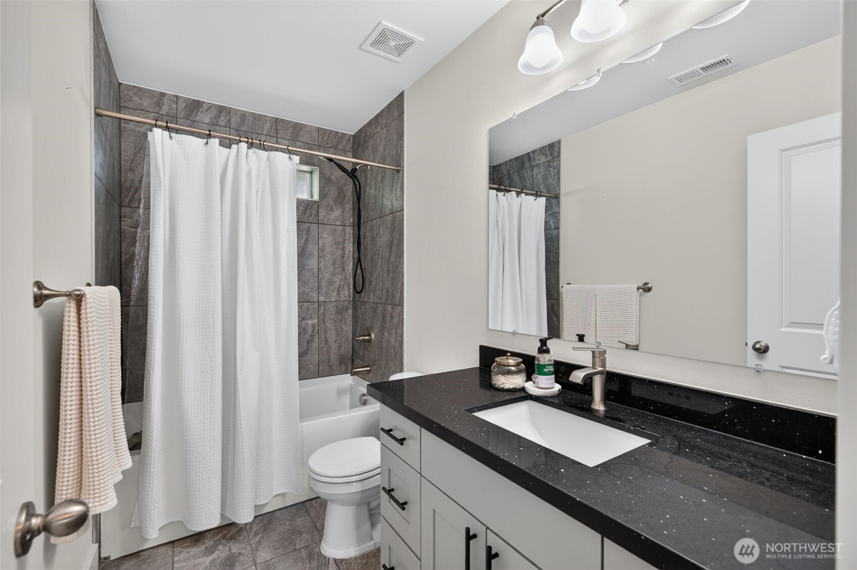 324 E 2nd Street Unit: B