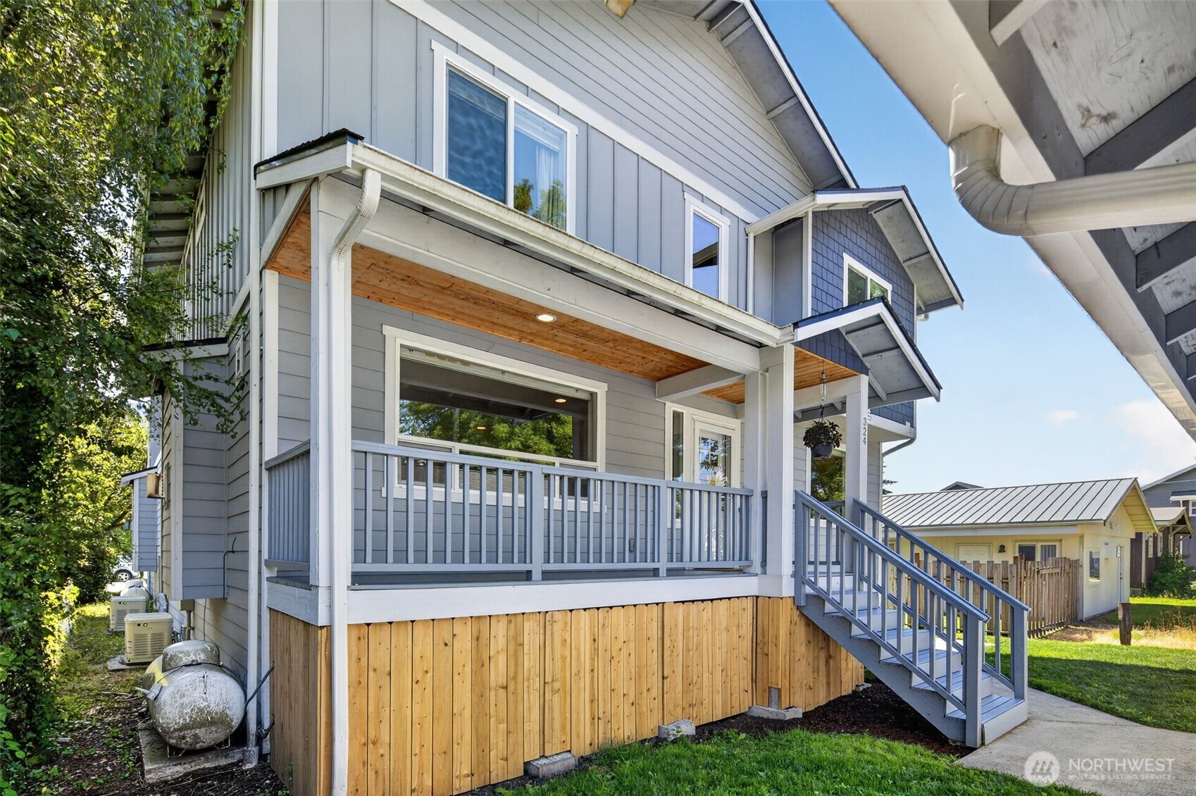 324 E 2nd Street Unit: B