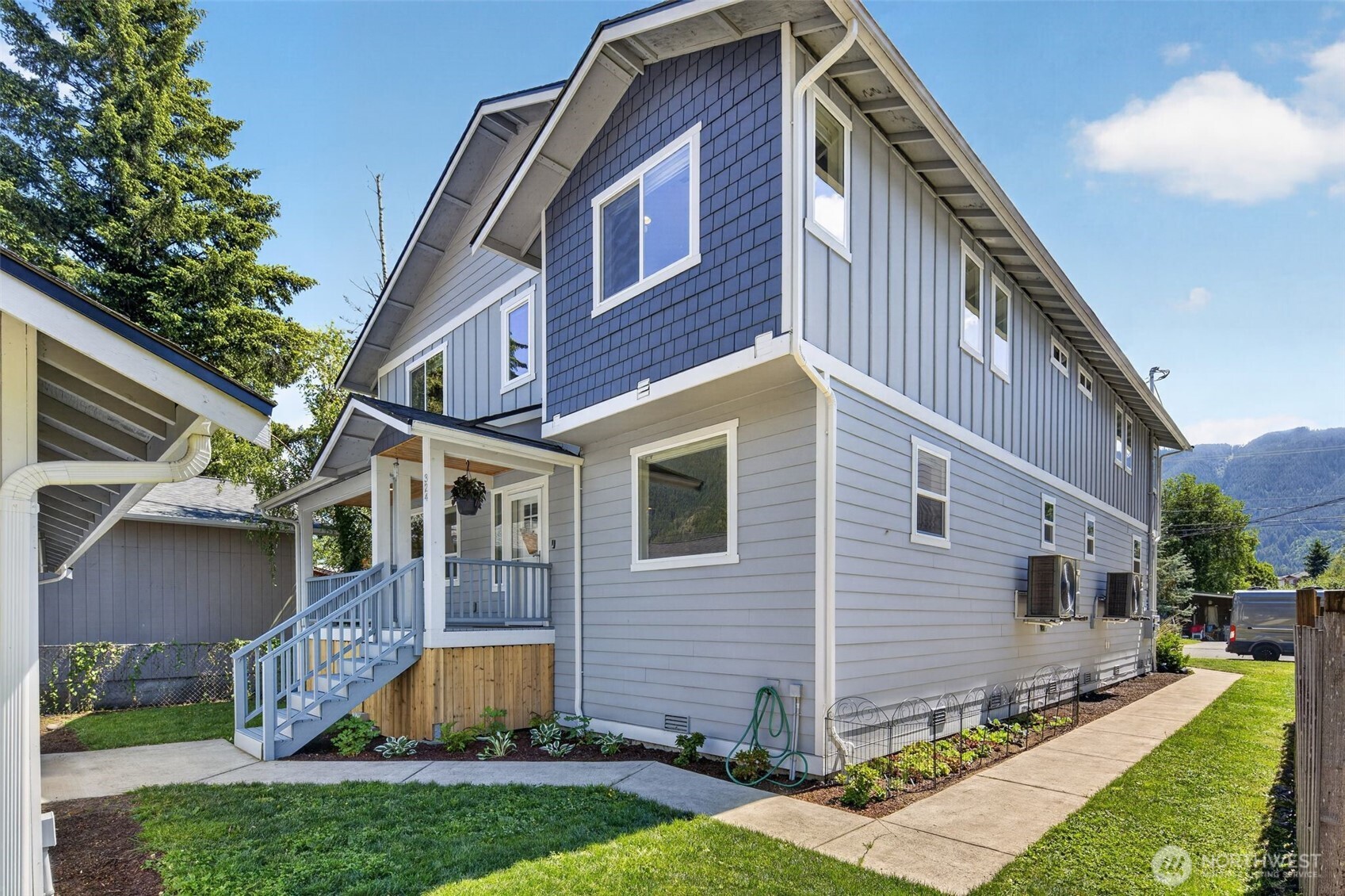 324 E 2nd Street Unit: B