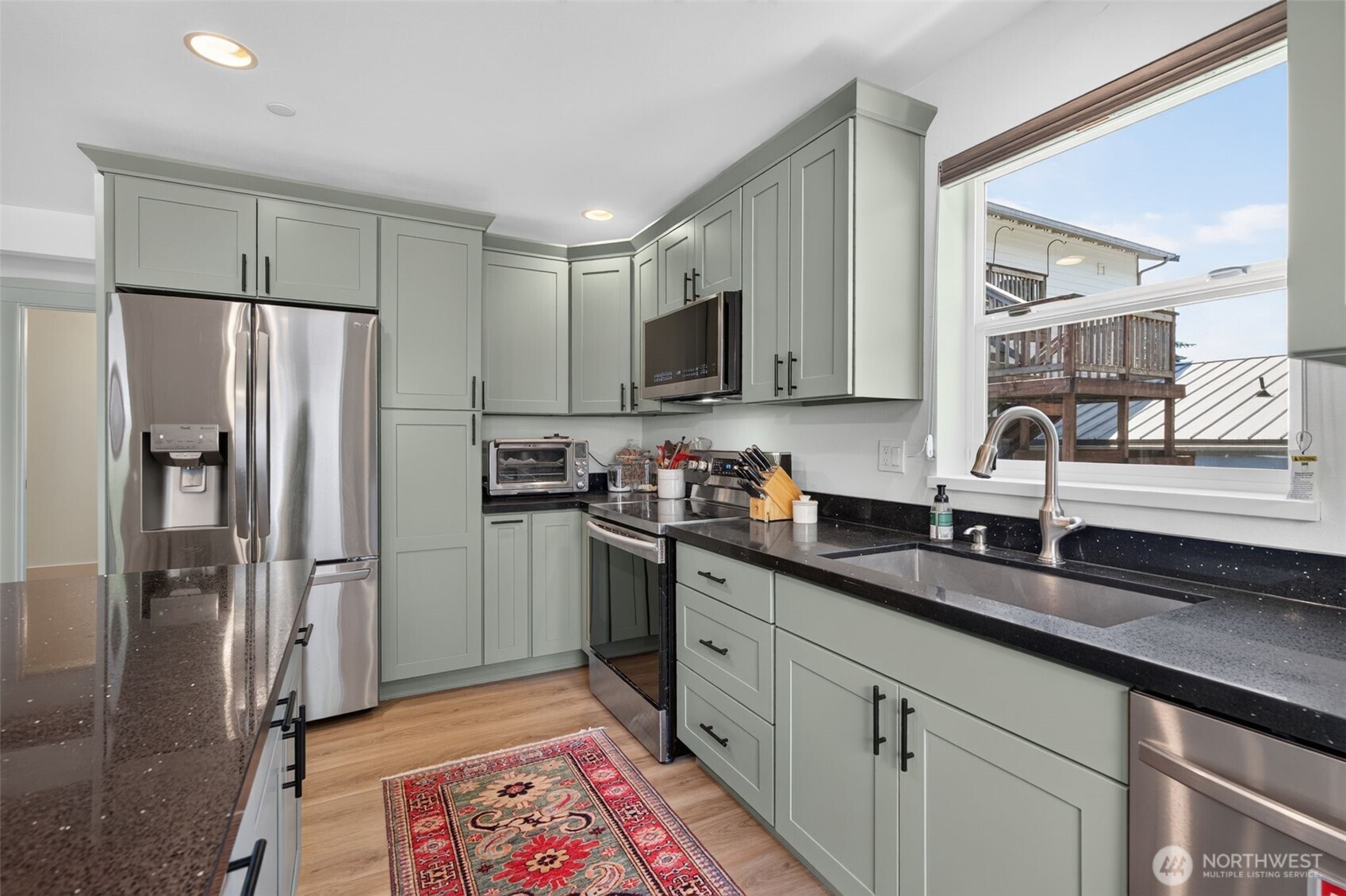 324 E 2nd Street Unit: B
