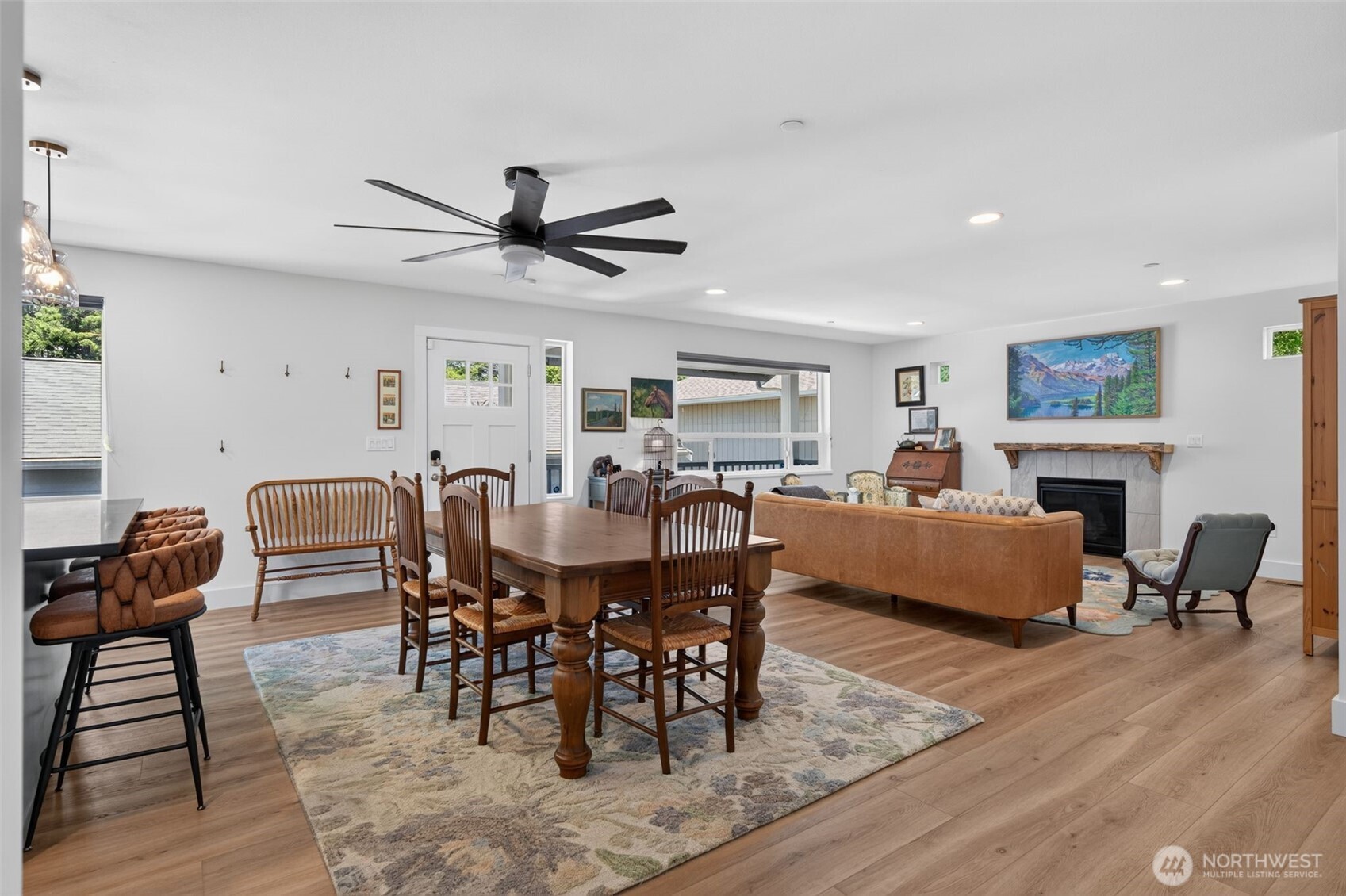 324 E 2nd Street Unit: B
