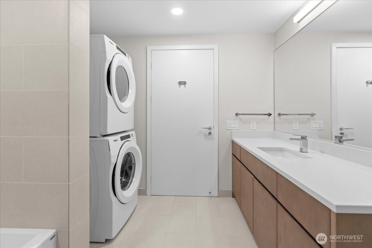 121 stewart Street Unit: 2507