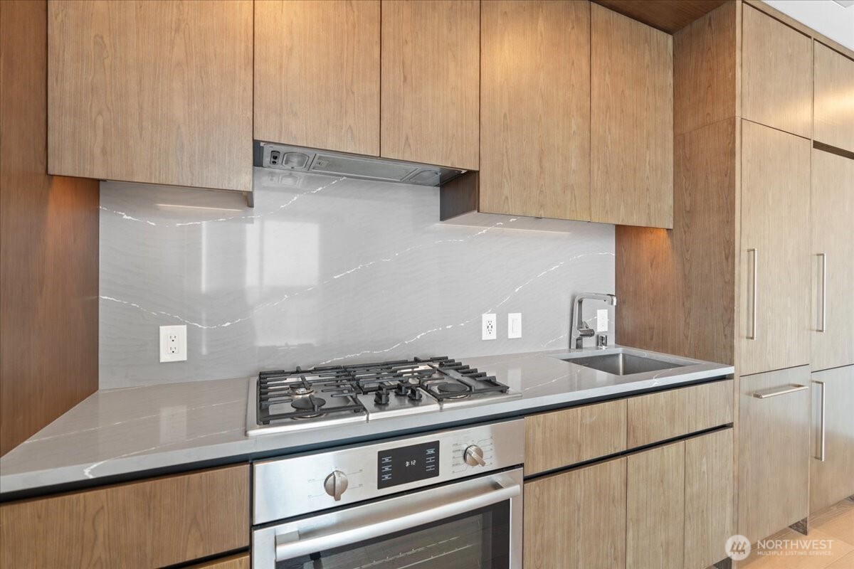 121 stewart Street Unit: 2507