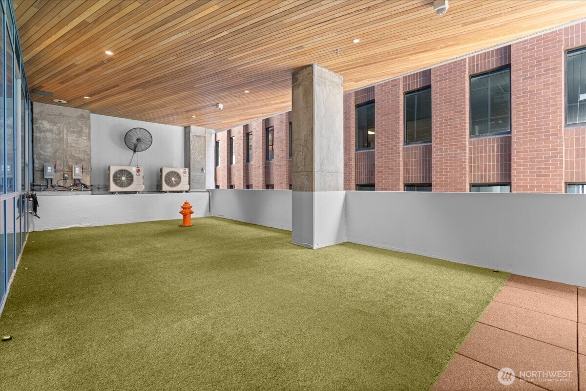 121 stewart Street Unit: 2507