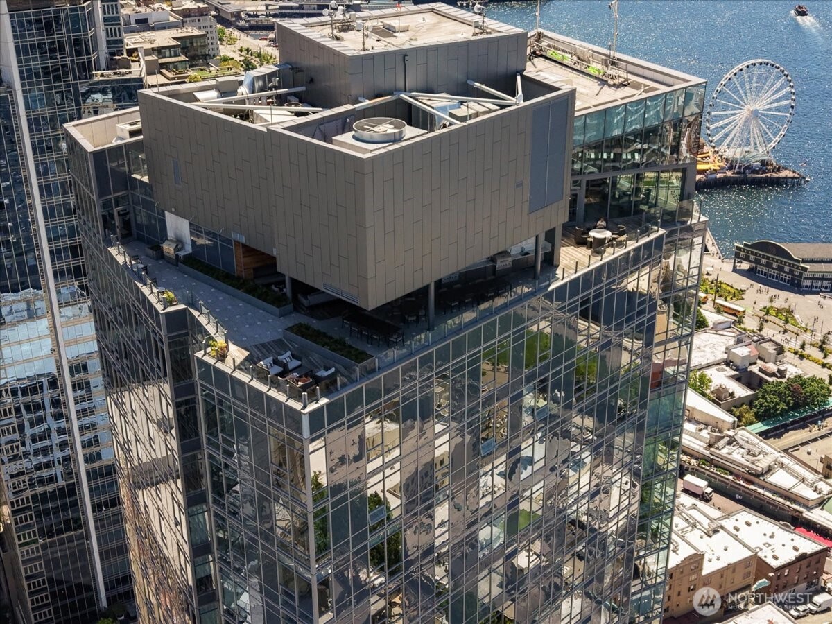 121 stewart Street Unit: 2507