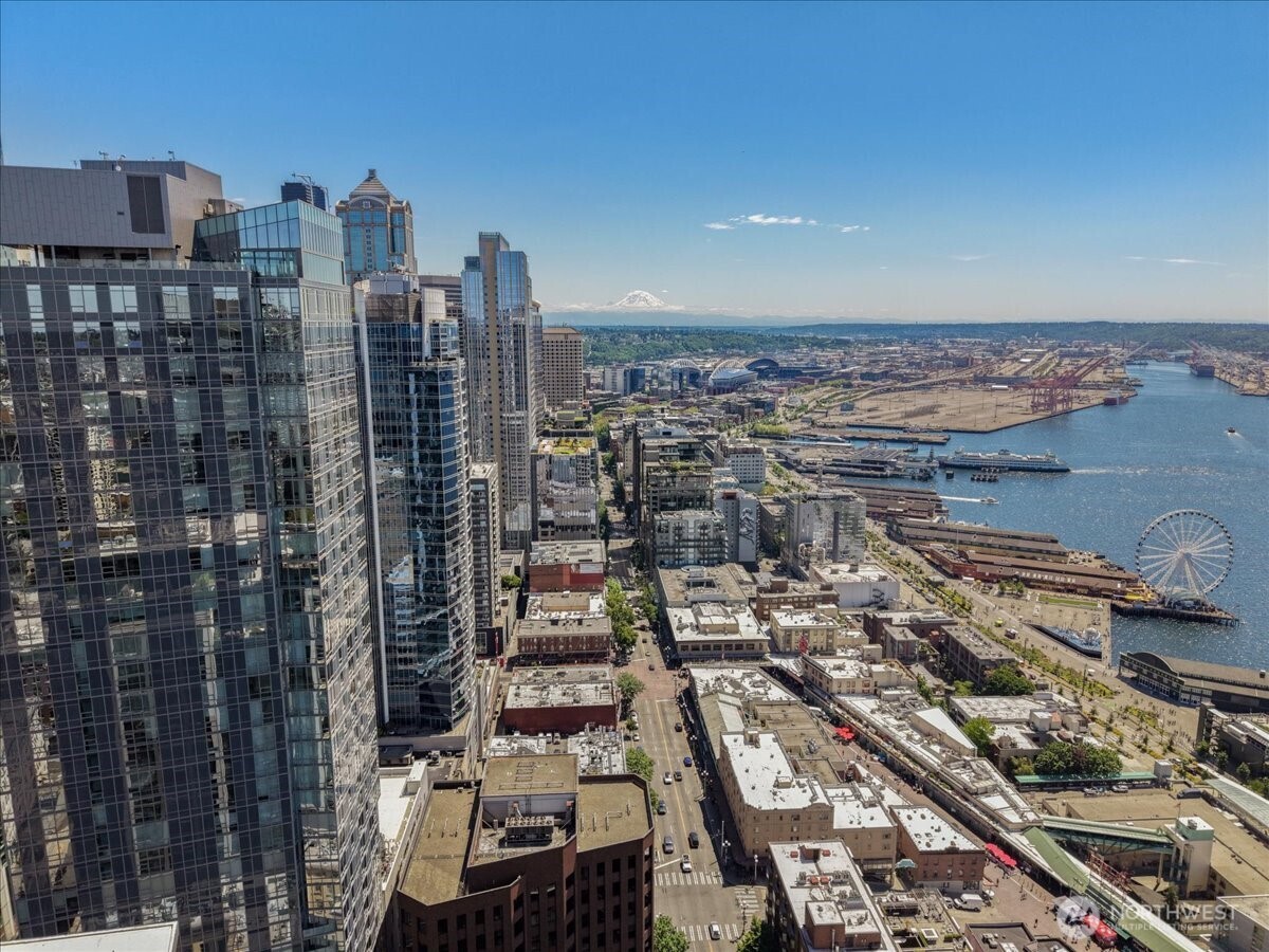 121 stewart Street Unit: 2507