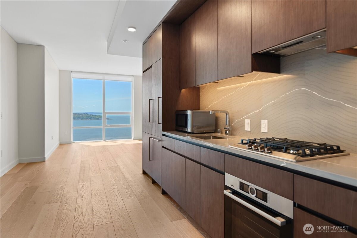 121 Stewart Street Unit: 2506