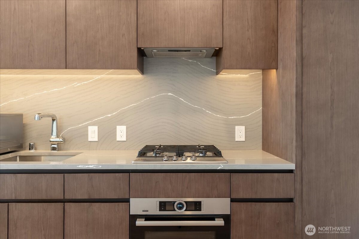 121 Stewart Street Unit: 2506