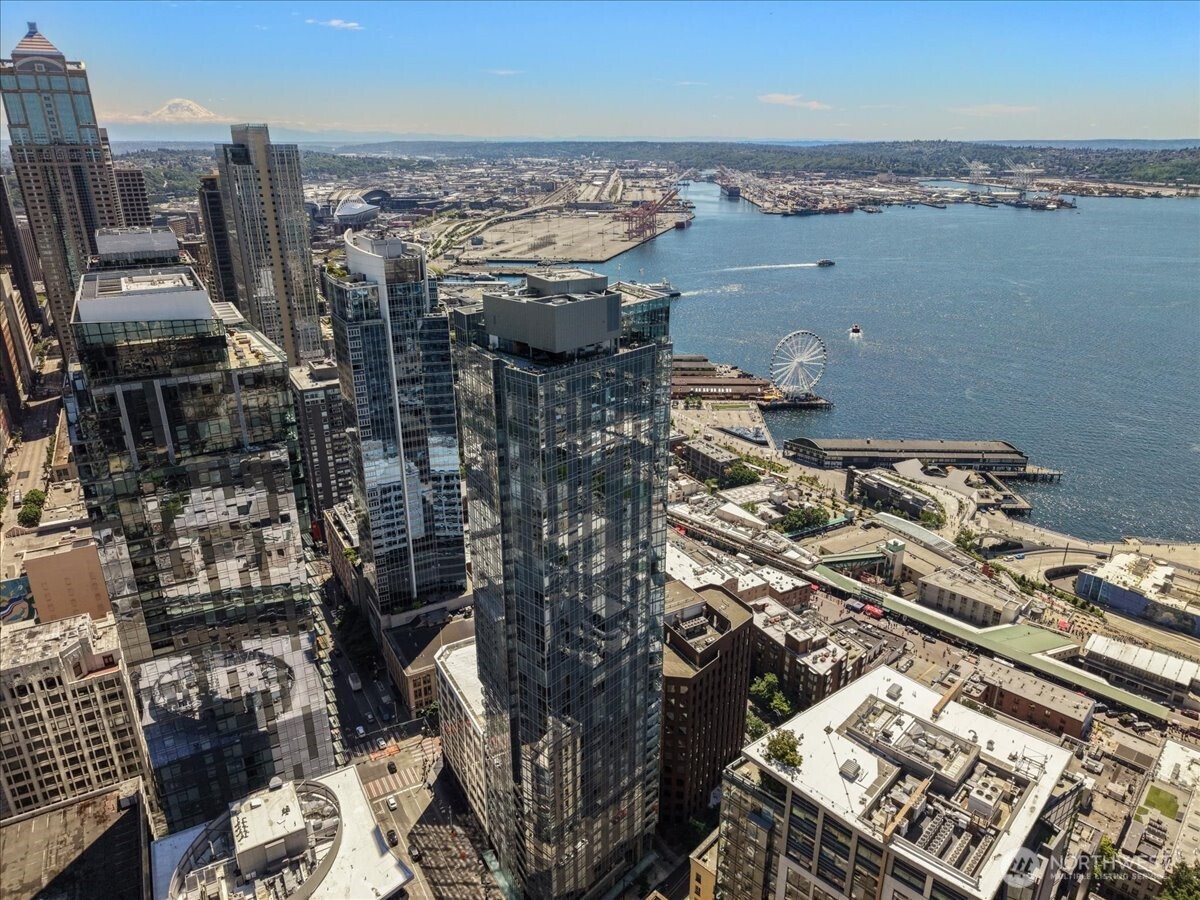 121 Stewart Street Unit: 2506