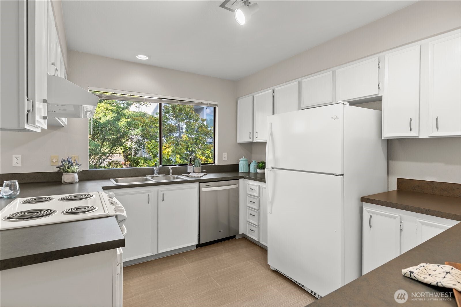 9910 NE 116th Street Unit: 202
