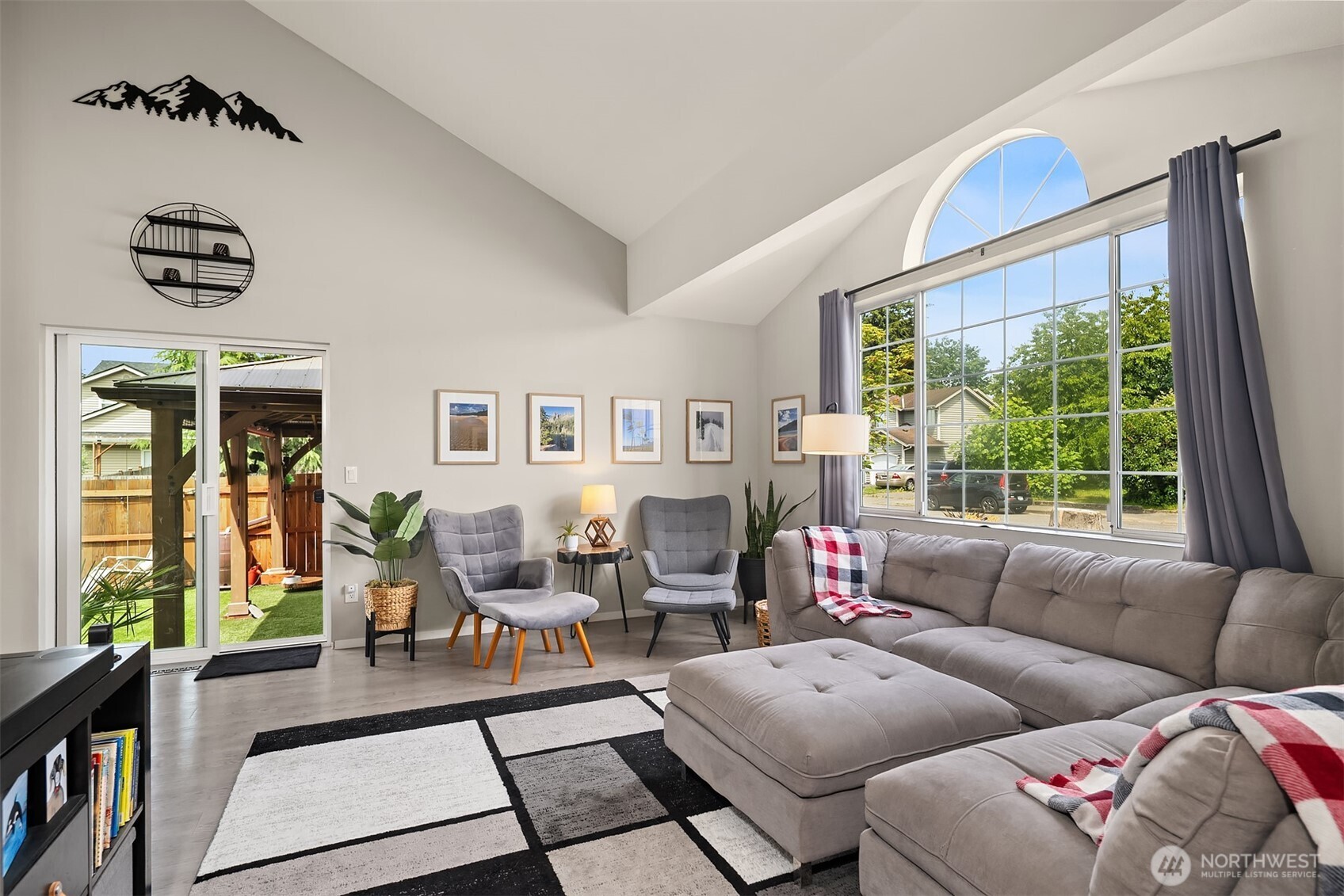 1412 90th Drive NE