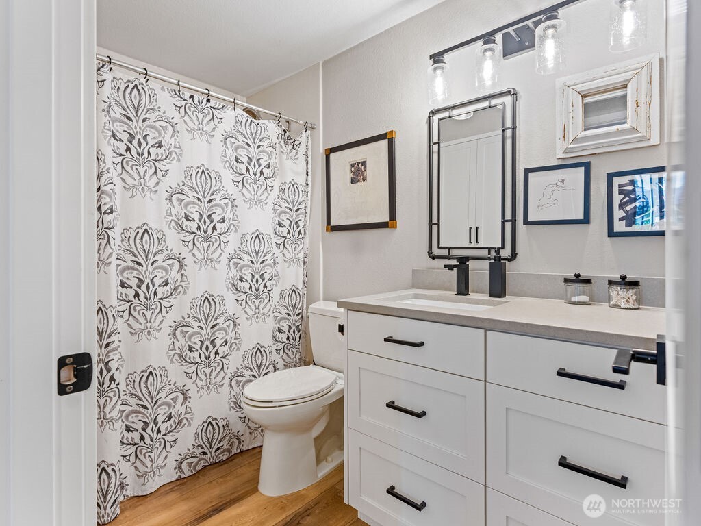 16921 Inglewood Road NE Unit: A-104