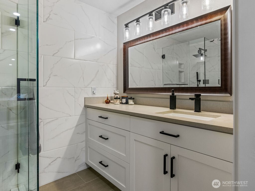 16921 Inglewood Road NE Unit: A-104