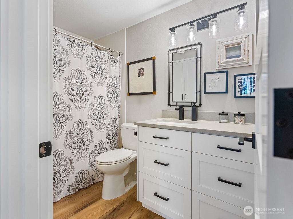 16921 Inglewood Road NE Unit: A-104