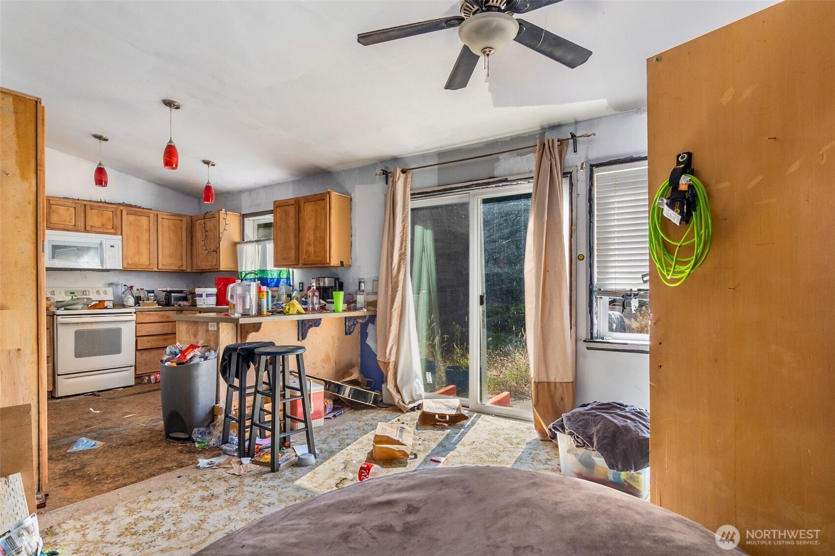 4221 Roxanna Loop SE