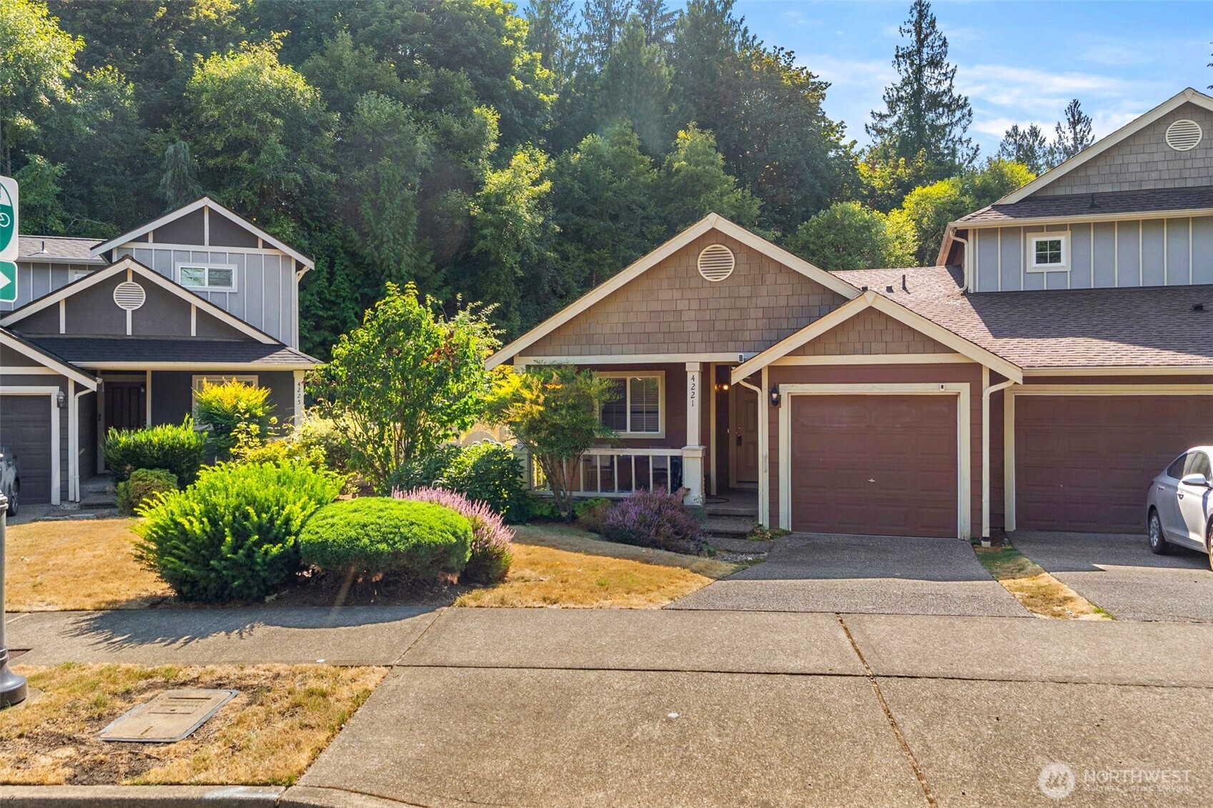 4221 Roxanna Loop SE