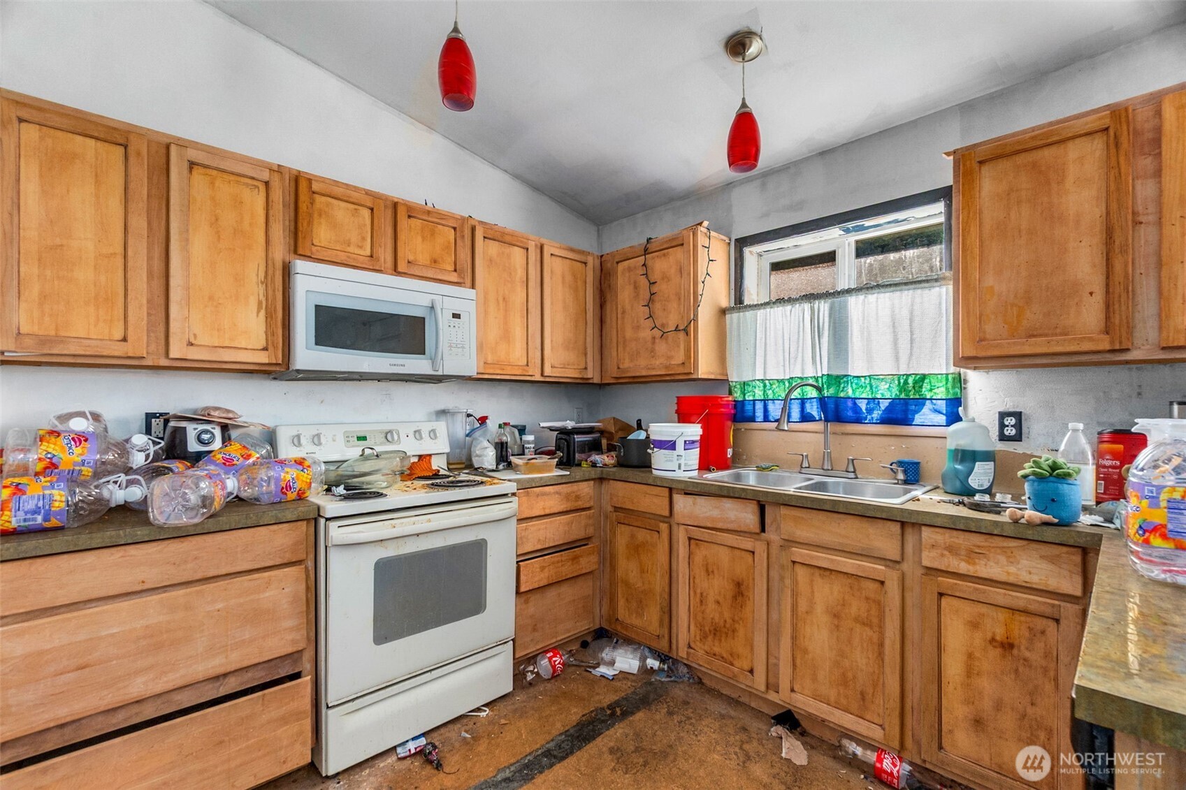 4221 Roxanna Loop SE