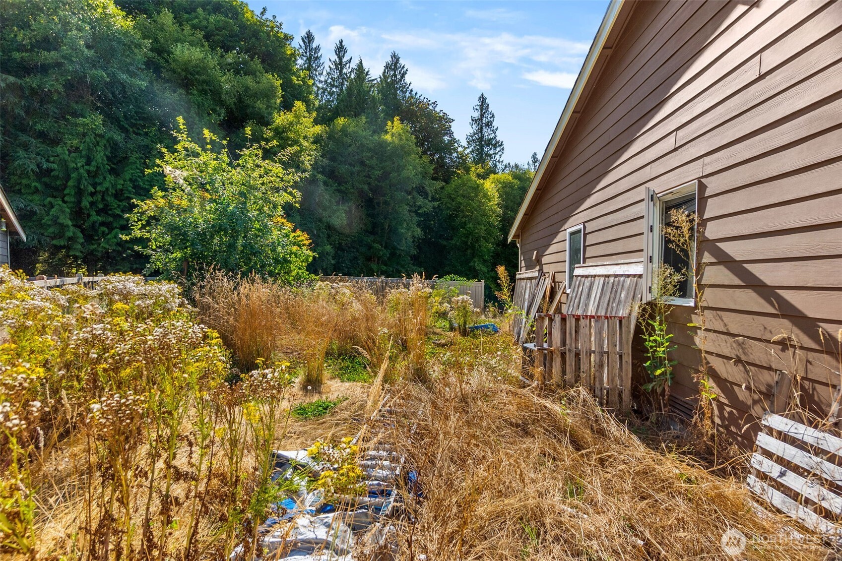 4221 Roxanna Loop SE