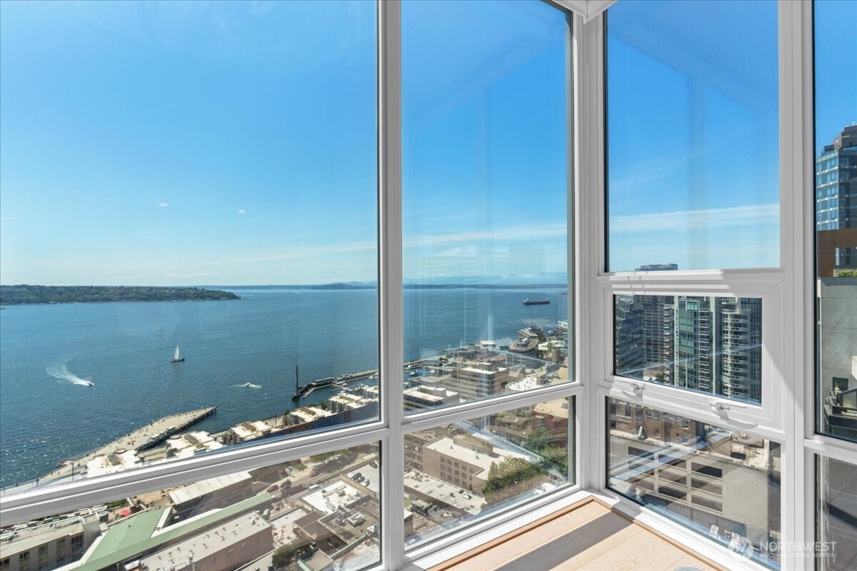 121 stewart Street Unit: 2507