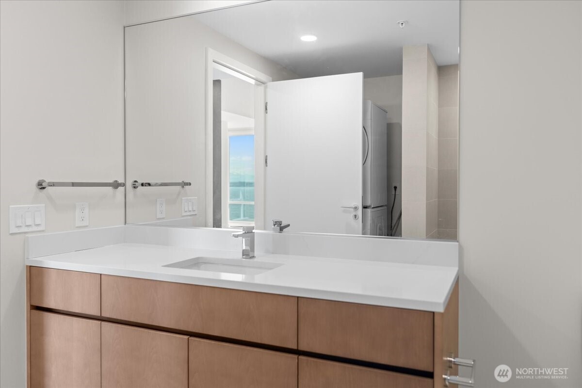 121 stewart Street Unit: 2507