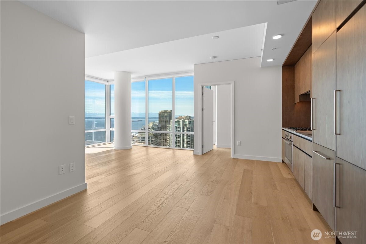 121 stewart Street Unit: 2507