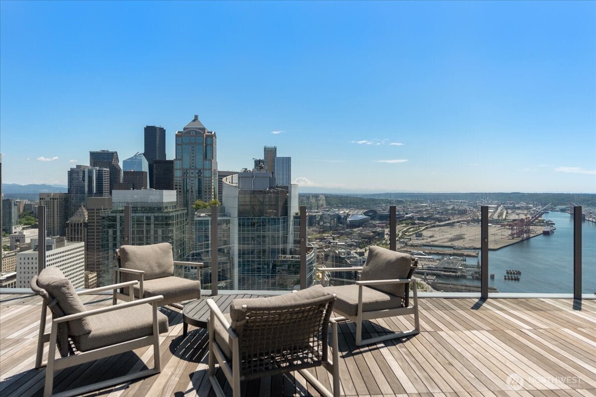121 Stewart Street Unit: 2506