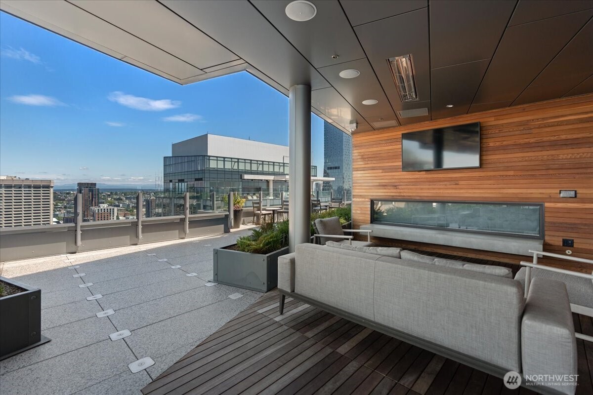 121 Stewart Street Unit: 2506