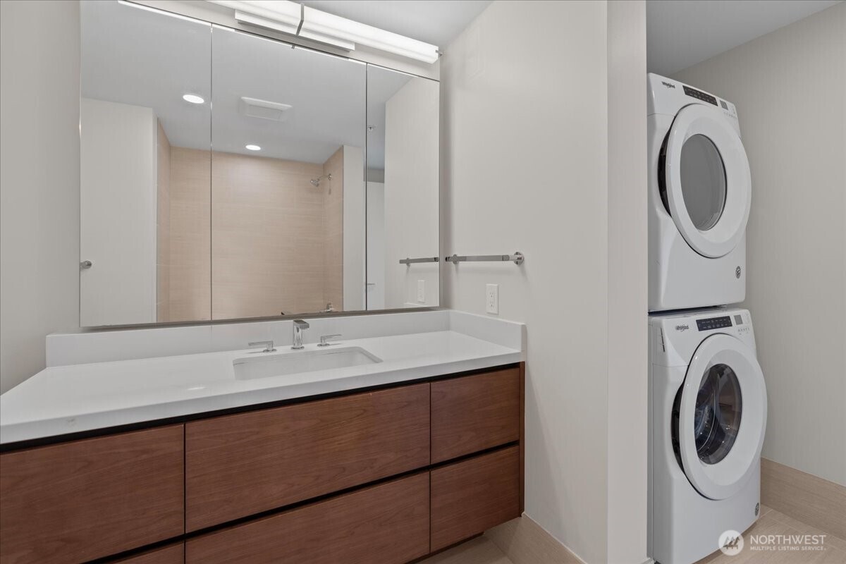 121 Stewart Street Unit: 2506