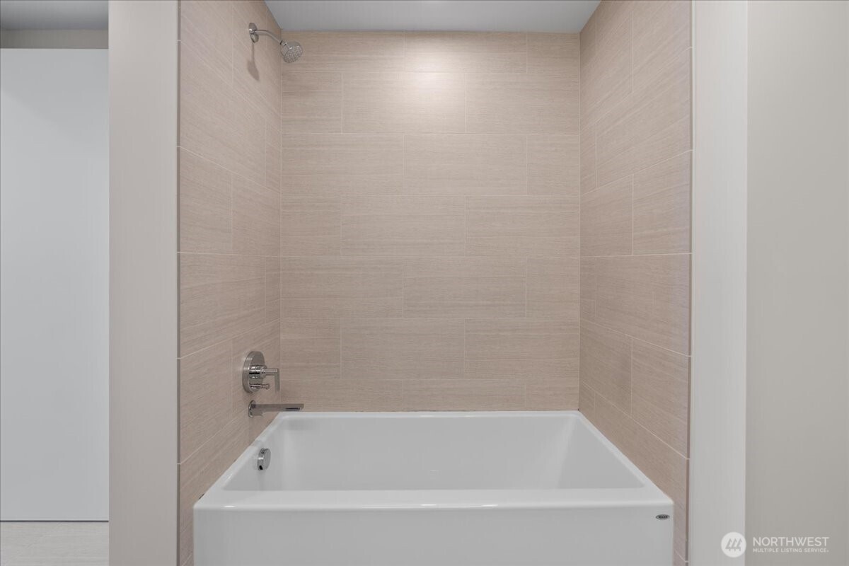 121 Stewart Street Unit: 2506