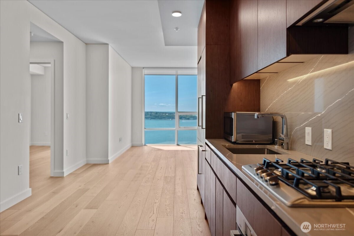 121 Stewart Street Unit: 2506