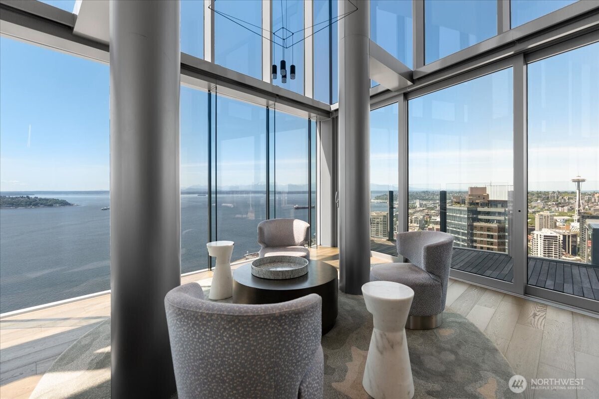 121 Stewart Street Unit: 2506