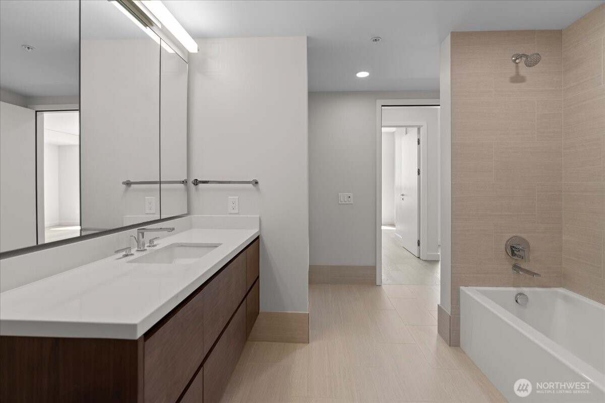 121 Stewart Street Unit: 2506